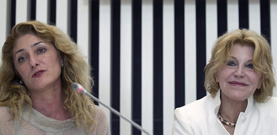 María Moreno (izquierda) y Carmen Thyssen, ayer en Málaga.