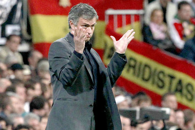 José Mourinho, en el Bernabéu durante el clásico.