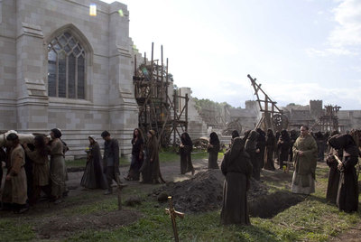 Fotograma de la miniserie  Los pilares de la Tierra. 