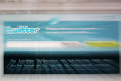 Cada vez más compañías recurren a redes sociales como Twitter o Facebook para responder a las quejas de sus clientes.