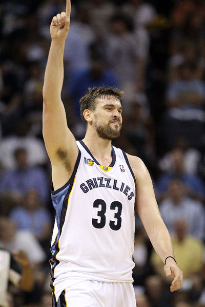 Marc Gasol celebra la victoria en el tercer partido de  playoff  contra San Antonio Spurs.