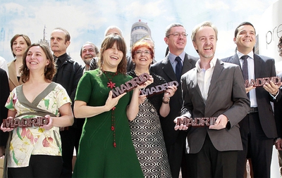 En primer plano, de izquierda a derecha, los galardonados Julia Piera, Patricia Gosálvez y Carlos Hipólito.