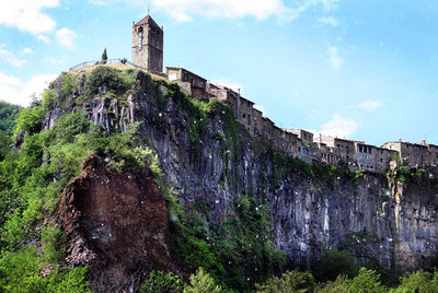 Las paredes erosionadas de Castellfollit de la Roca