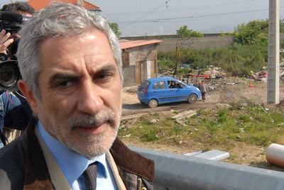 Los últimos de Penamoa reciben a pedradas a Gaspar Llamazares