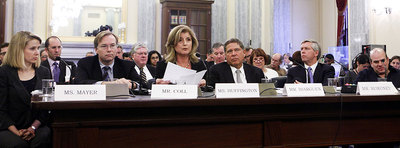 Representantes de Google,  The Huffington Post,  de los diarios  The Washington Post  y  The Dallas Morning News,  y de la televisión en una audiencia en el Senado de Estados Unidos sobre el futuro del periodismo, en 2009.