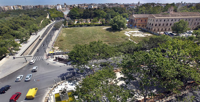 Una vista, captada ayer, del solar de Jesuitas, junto al Jardín del Turia y el Jardí Botànic, en Valencia.