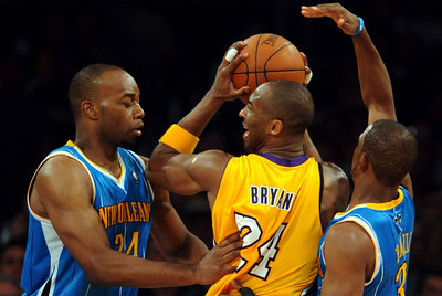 LOS LAKERS DOMINAN 3-2 Y CHICAGO SE CLASIFICA