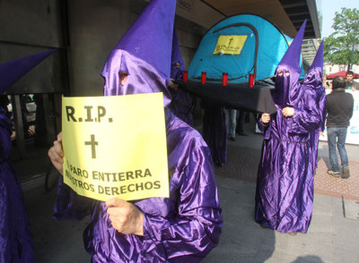 El 'vía crucis' de afectados por la crisis en Bilbao