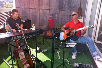 El artista recibe en casa