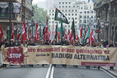 Marcha de los sindicatos nacionalistas por las calles de Bilbao, ayer en el día de la Salud Laboral.