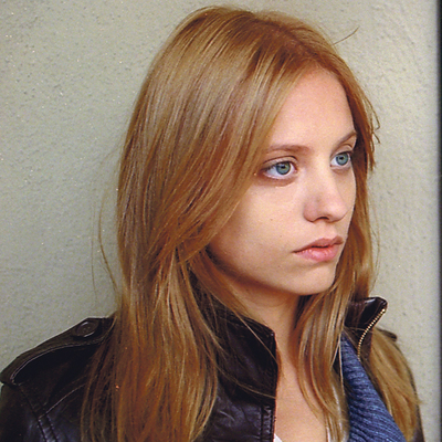  Michelle Jenner cambia la comedia por el drama en   No tengas miedo. 