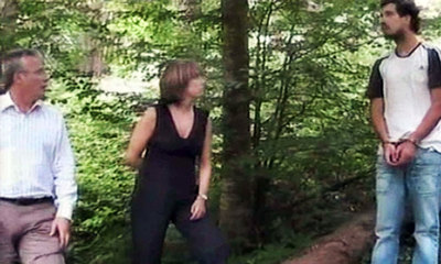 Fotograma del vídeo en el que el presunto etarra Arkaitz Goikoetxea (derecha) confesaba al juez Garzón (izquierda) y a la fiscal Dolores Delgado que al concejal Atutxa le iban a 