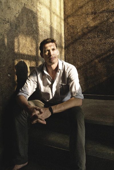 El fotógrafo británico Tim Hetherington posa para la revista 'Venice', en 2010.