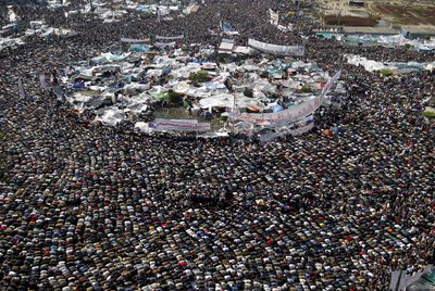 Manifestantes anti Mubarak durante una de las jornadas de protesta en la plaza Tahrir de El Cairo.