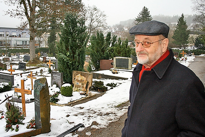 Niklas, ahora, con 71 años, tras una charla con estudiantes en Nagold, en cuyo cementerio hay 40 tumbas de esclavos del nazismo.
