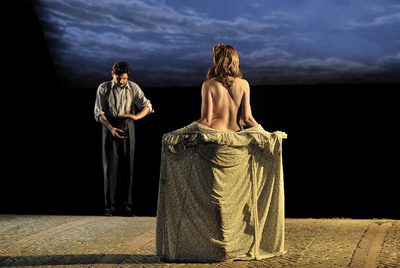 Representación de  Delicadas , de Alfredo Sanzol, en el Teatro Español.