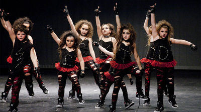 El grupo infantil de  hip-hop  Little Kidz, ayer en su actuación en el festival del género en Viladecans.