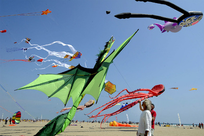 FESTIVAL DE COMETAS EN EL PASEO MARÍTIMO DE VALENCIA