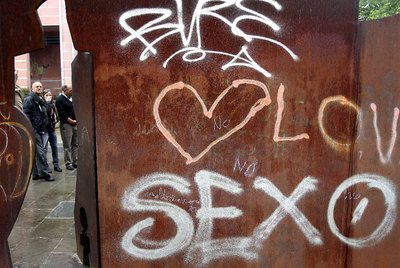 Atacada una escultura de Ibarrola en San Sebastián