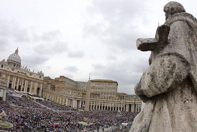 LOS PEREGRINOS SIGUEN HACIENDO COLA