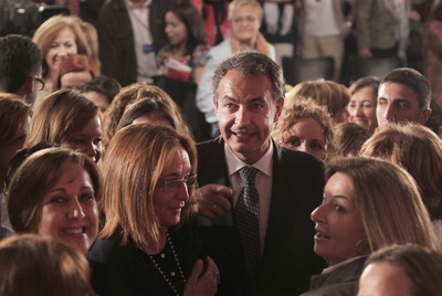 Zapatero: "Estamos seguros cuando una mujer dirige"