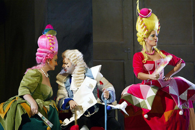  La Cenerentola,  en una versión con dirección musical de Patrick Summers y Joan Font de los Comediants como responsable de escena.