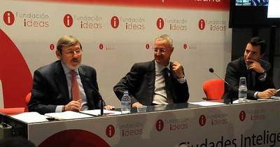 Jaime Lissavetzky (izquierda) y Jesús Caldera, en la intervención de ayer.