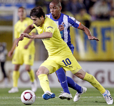 Cani intenta eludir el acoso de Fernando.