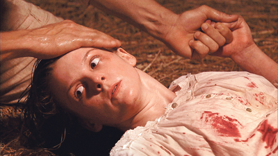  Ashley Bell, la niña poseída de  El último exorcismo,  en pleno trance. 