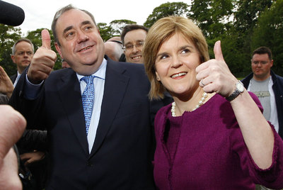 El líder de los independentistas escoceses, Alex Salmond, y Nicola Sturgeon, la  número dos  del partido, ayer en Edimburgo.