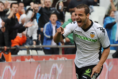 Soldado celebra el primer tanto del partido.