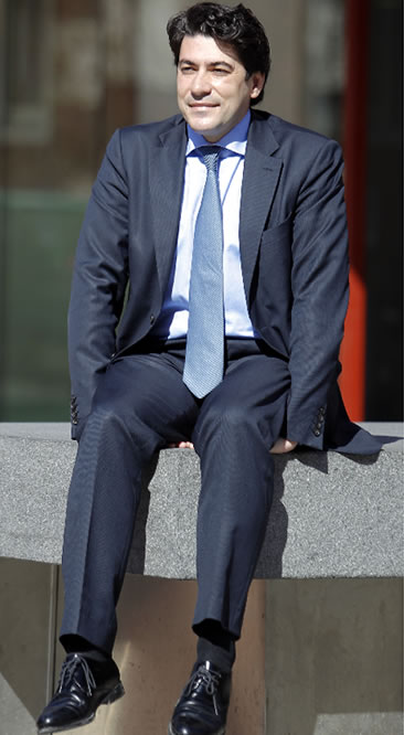 David Pérez, ante el ayuntamiento de Alcorcón.