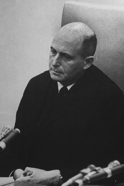 Moshe Landau en 1961, durante el juicio de Adolf Eichmann.