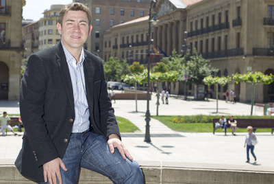 Roberto Jiménez, ayer en la plaza del Castillo de Pamplona.