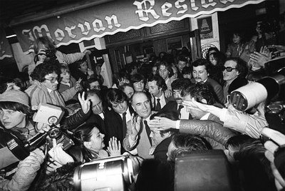 François Mitterrand, poco después de conocer su victoria en las elecciones presidenciales del 10 de mayo de 1981.