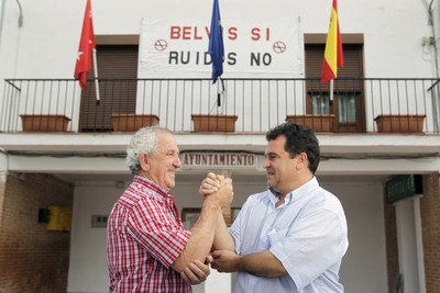 Los aspirantes a la alcaldía, Rafael Fariñas (PP) y Juan Miguel Callado (PSOE), echan un pulso.