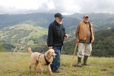 Gary Snyder y Jim Harrison en un fotograma de  La práctica de lo salvaje,   de John J. Healey. 