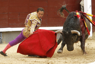 Rafael Rubio,  Rafaelillo,  con su segundo toro.