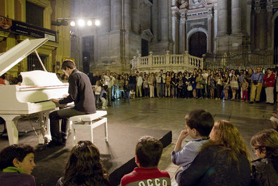 Imagen de  Un piano en la calle , una de las actividades de la Noche en Blanco de Málaga.