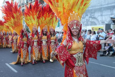 Moros y cristianos, de fiesta en Lleida