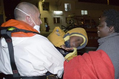 RESCATADA  UNA PATERA CON 65 INMIGRANTES