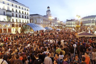 EL MOVIMIENTO 15-M SE INSTALA EN LA PUERTA DEL SOL DE MADRID