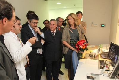 Patxi López, en el centro junto a Miguel Buen y Cristina Garmendia, en su visita de ayer al parque de Miramón.