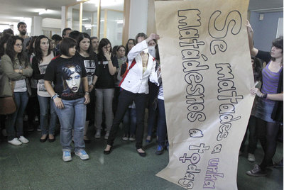 Homenaje universitario a la joven asesinada en Noia
