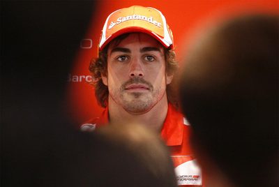 Fernando Alonso, ayer en la inauguración de la tienda de Ferrari en Barcelona.