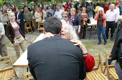 Tomás Gómez y Jaime Lissavetzky organizan una verbena para los mayores de San Blas.