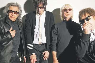  The Cars en 2011. De izquierda a derecha, Dave Robinson, Ric Ocasek, Greg Hawkes y Elliott Easton. 