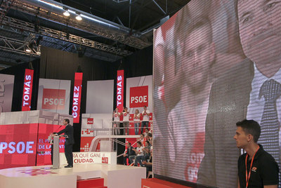 Gómez cierra la campaña "indignado"