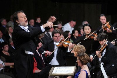 El maestro italiano Riccardo Chailly, al frente de la Gewandhaus de Leipzig, durante la interpretación de la  Segunda  de Gustav Mahler.