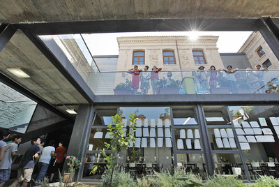 Vista interior de la antigua cárcel de mujeres de Valencia, convertida en el colegio público 9 d'Octubre.